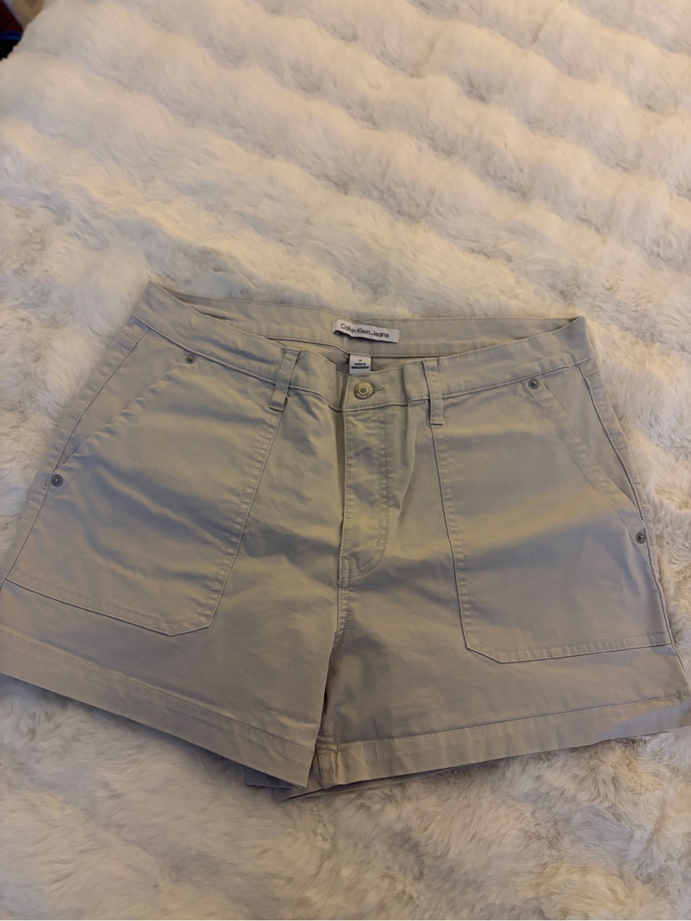 Calvin Klein Jeans Women’s Light Cream Utility Shorts